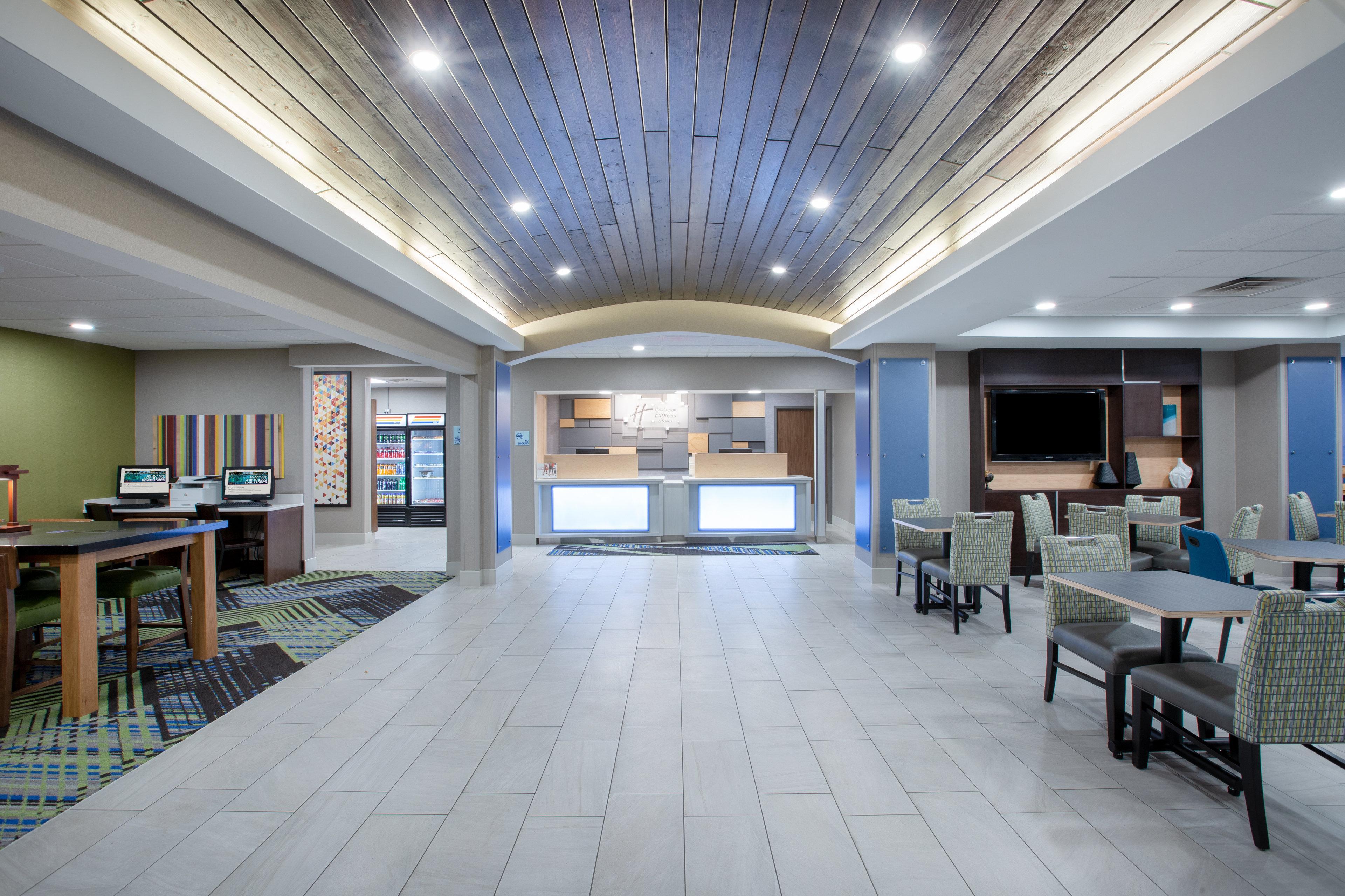 Holiday Inn Express Hotel & Suites Columbus By Ihg Exterior foto