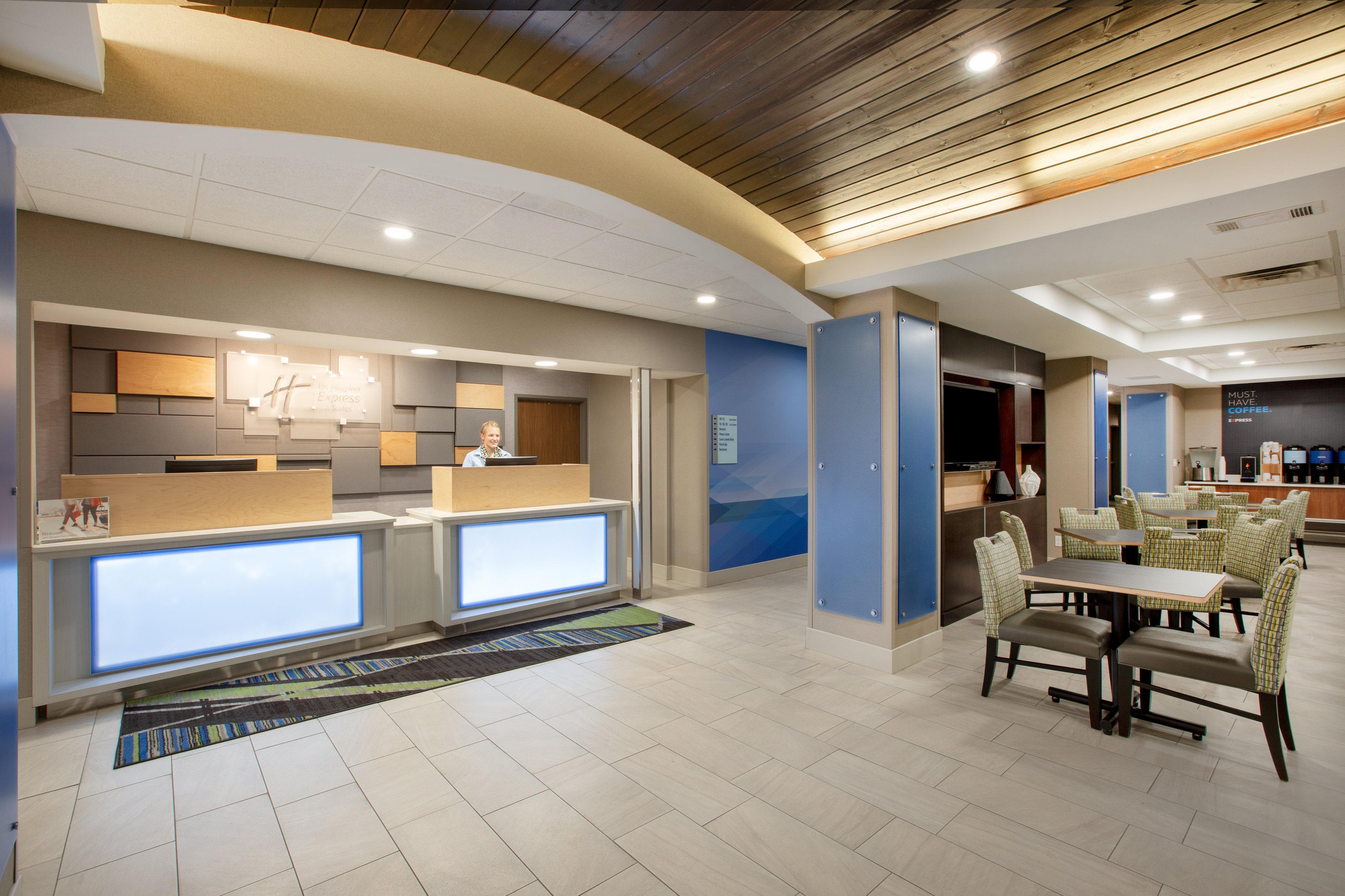 Holiday Inn Express Hotel & Suites Columbus By Ihg Exterior foto