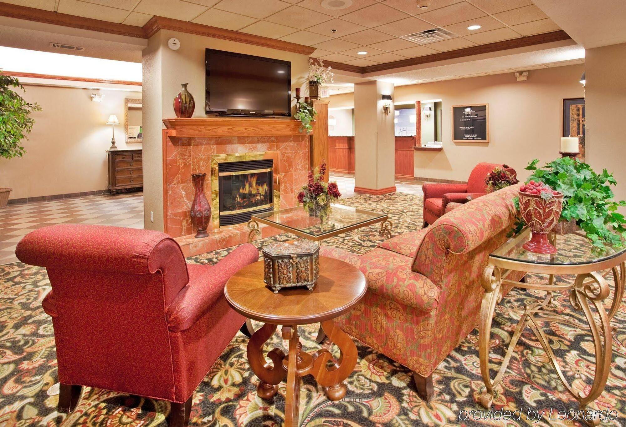 Holiday Inn Express Hotel & Suites Columbus By Ihg Exterior foto